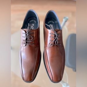 New men’s dress shoes size 10.5